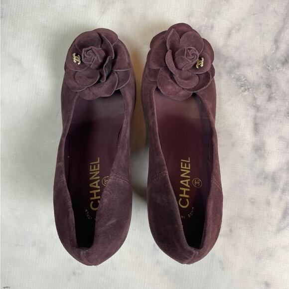 Chanel Merlot Suede Camelia Flower Pumps - Picture 4 of 12